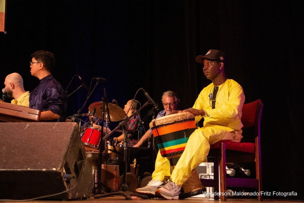 2024 – BADI ASSAD E ORQUESTRA MUNDANA REFUGI